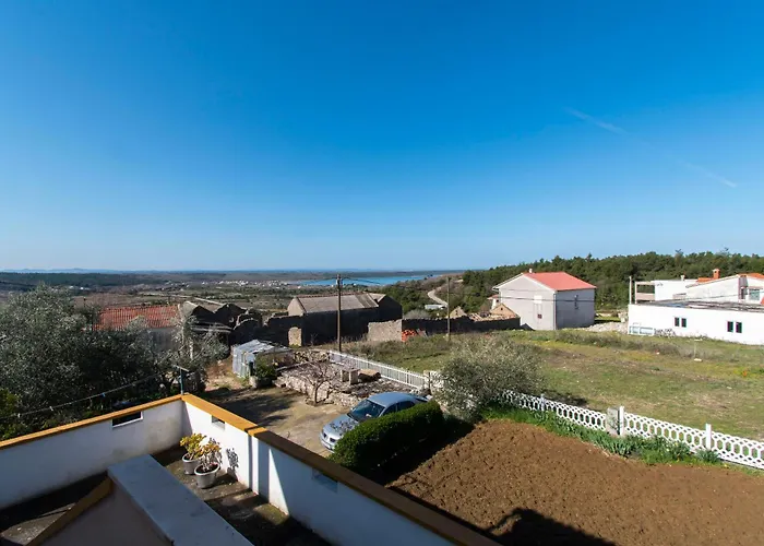Luca Sea View *