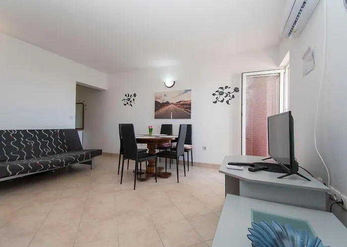Luca Sea View Apartment *